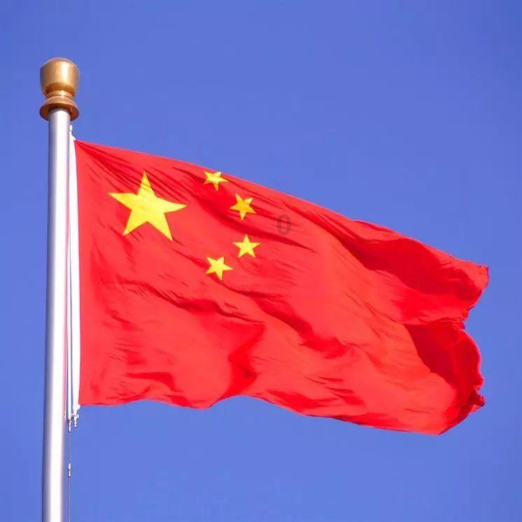 知名男星彩排时钢琴砸身!视频曝光……